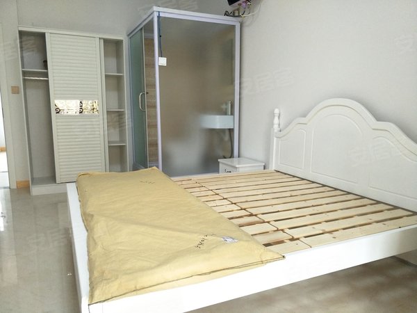 正荣财富中心 精装隔套单间,独卫带阳台 拎包入住 1300