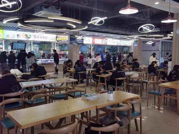 3万人淄博职业学院网红食堂档口封闭式院校可做米饭粉类免房租