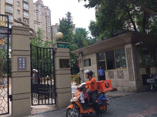 上海小区 长宁小区 虹桥小区 皇家花园 实景图 1/ 8  