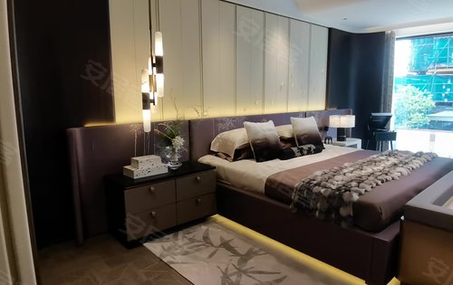 中海翠语江南动态:叠墅样板间豪华主卧室套房-扬州安居客