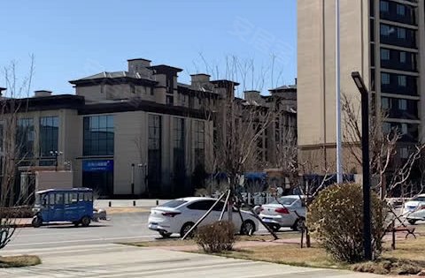 北戴河孔雀城公园海住宅项目小区北大门拍摄门口就是公园