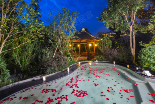 天屿湖温泉节向西半小时直抵度假谧境