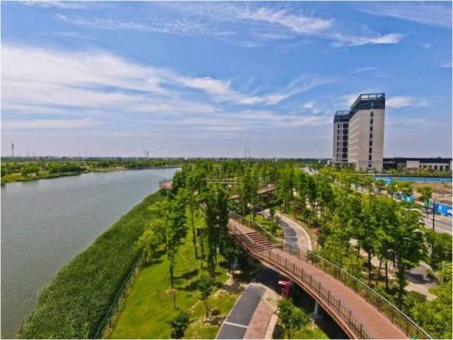 位于上海市金山区,金水湖板块的金山【澜庭】,是由豫园股份旗下豫