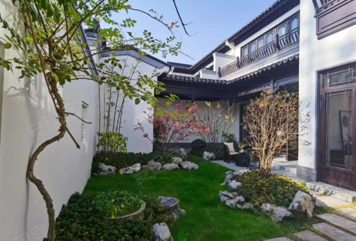 > 蓝城中式院落,十二时辰的诗画生活 有人说:"有一方院子,方可慰一生