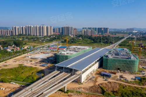 离山湖城约700米的广清城轨站清远站现状实拍图