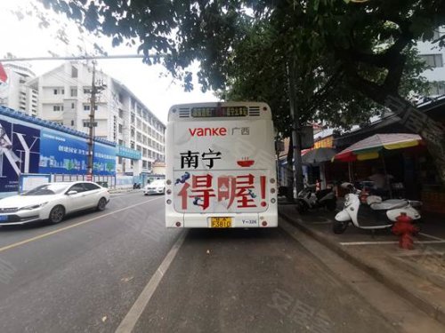 (万科里(古城路(民族大道公交车(北湖路口)3月9日,南宁市多城区