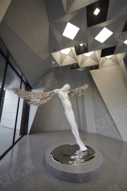 拉普达星球降临无锡惊现茅台小龙虾