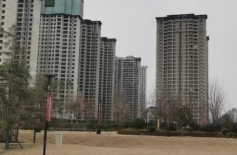 滨江翡翠城动态:项目实拍,即将加推新楼栋,高层90平的113平的,128平的