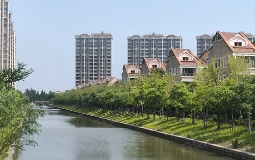 湖畔天下瑞泷三期湖景住宅西边住宅和别墅的外立面和采光景观