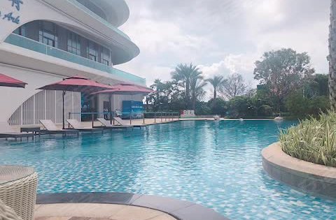 白鹭湾的超大游泳池.