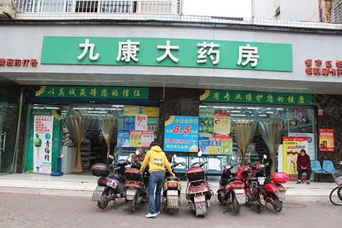 交通条件招商中央华城地处中环路路口,旁边的十字路口集合了新成华