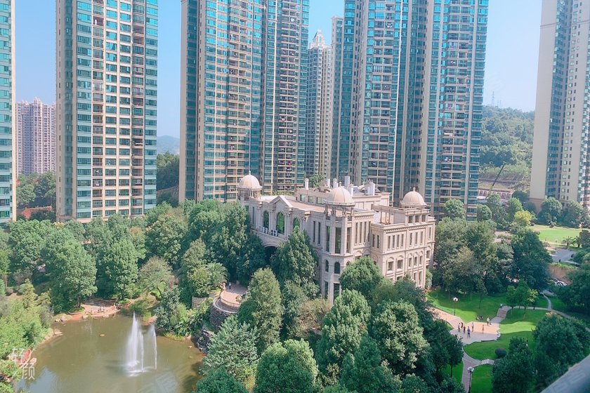 01/12恒大华府项目地处市府板块,毗邻武广高铁郴州站,可通达长沙,广州