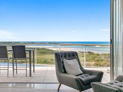 精美顶层公寓,面积300平米,位于maroochy河岸