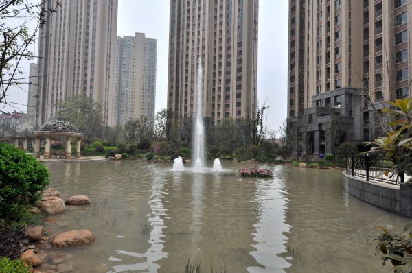 世茂铂翠湾,3室2厅1卫,岳麓大道和潇湘大道交汇处,只等您来坐享平和堂