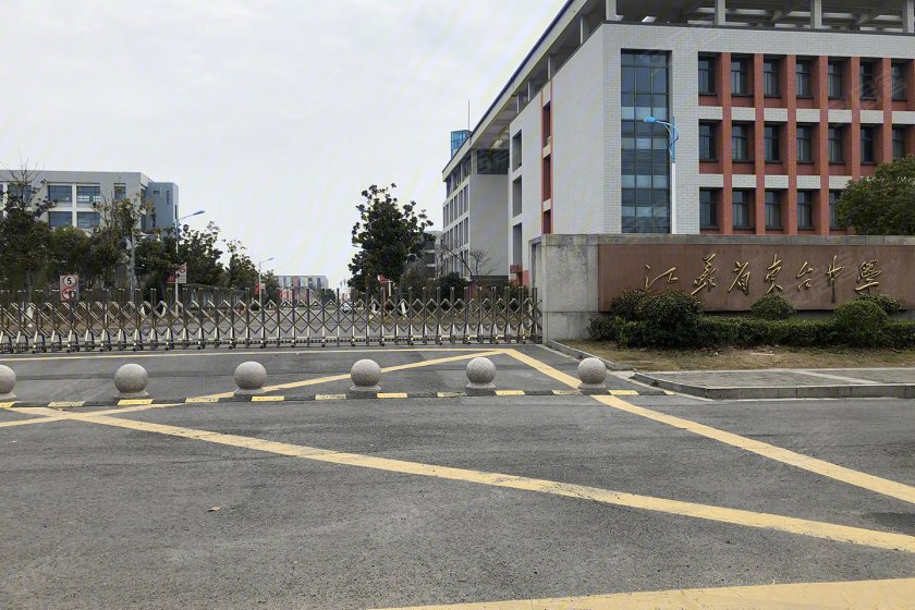 锦绣华府:大社区交通方便邻近学校