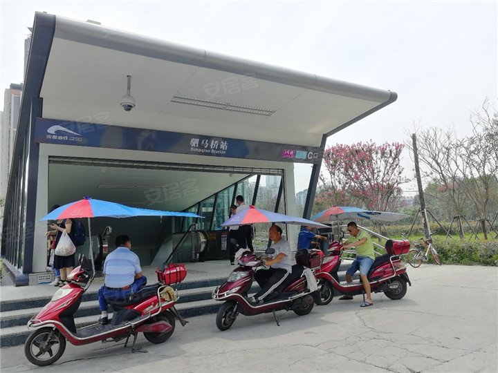 驷马桥地铁站实景图 安居客拍摄于2018年7月25日