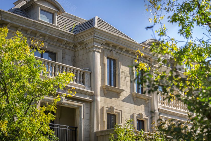 晋阳湖南法式独院别墅阳光城花满墅