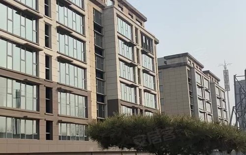 金水园项目带看大阳台落地窗