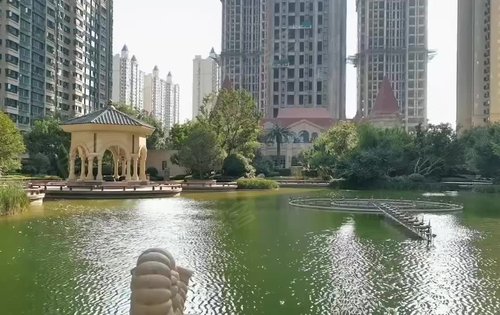 恒大绿洲小区人工湖实景现有澜庭住宅楼216号楼即将加推有需要请提前