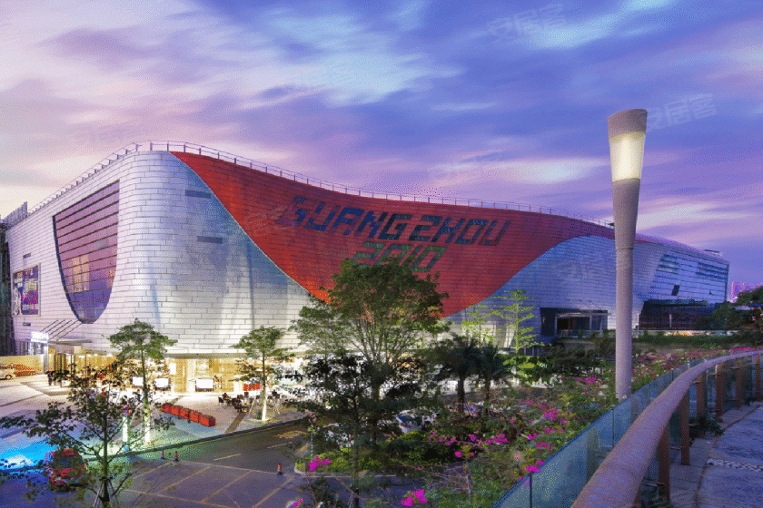 的2万方天峯·峯荟商业街,3万方国际商业街以及6万方的亚运城广场等