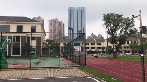 枫树山中航城小学项目出资自建的枫树山师资力量规模可开42班