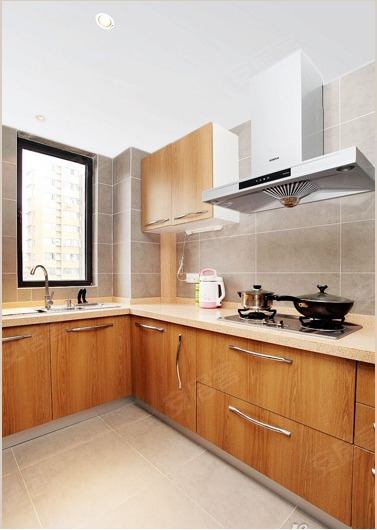 厨房朝北,通风好,朝向好.