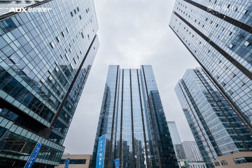 奥克斯中心与高力国际达成战略