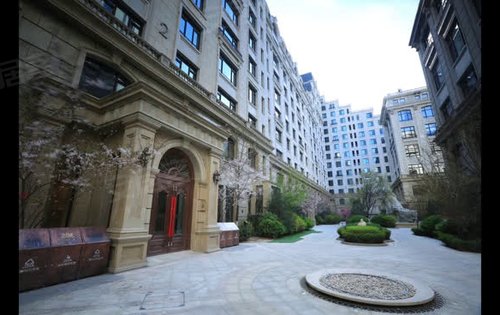 中海枫丹公馆动态:小区内部,风景优美,浮雕干挂石材在力面-北京安居客