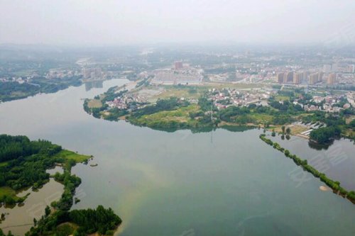 周边环境尚书园毗邻陶家河生态游园,座拥铁佛寺,鲇鱼山两大水库之间.