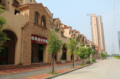 在江门闲逛西班牙 君汇熙庭临街商铺实探