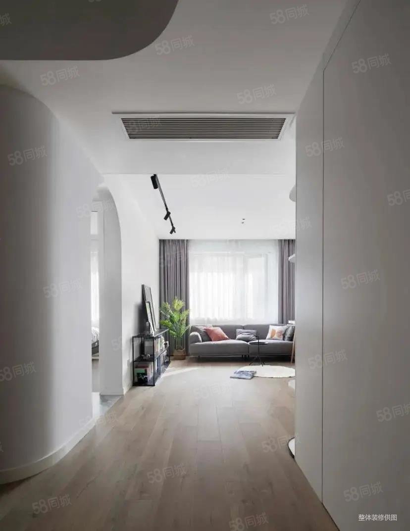 玄关看上客厅,餐厅的墙角做了弧形设计,视觉美观还增加了采光.