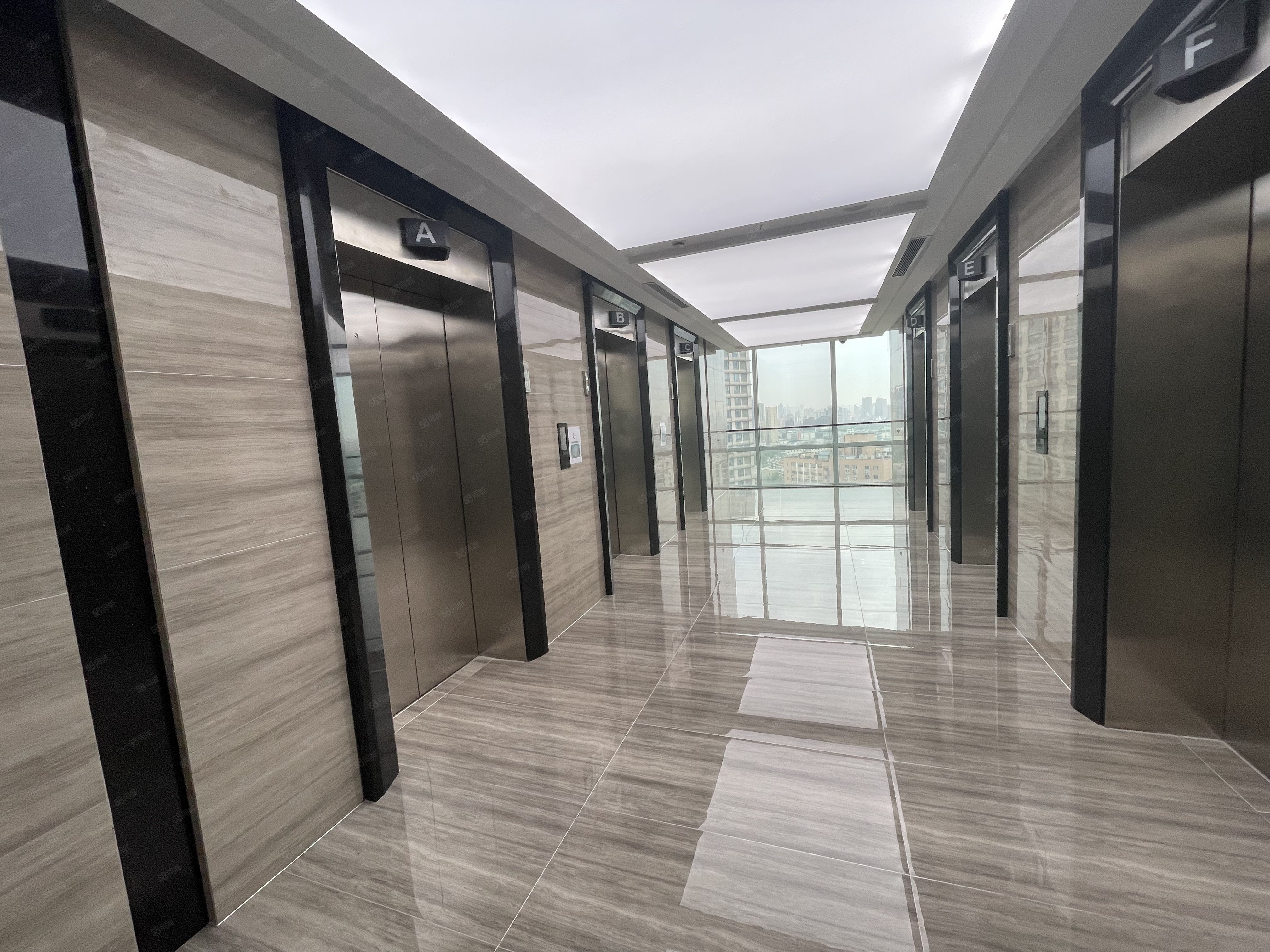 中天大厦带装修带家具可随时看房地铁双轨道交通可看房