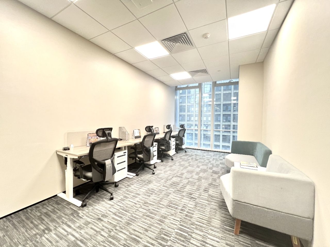 寰图办公空间航天科技广场独立办公室6人间