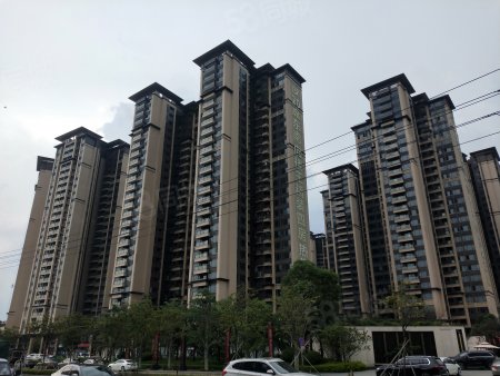 龙光天禧中山古镇东裕路2号建筑年代:2021-10绿化率:38%建筑类别:高层