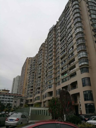 德雅花园温州龙港市龙港大道建筑年代:2006绿化率:30%建筑类别:高层