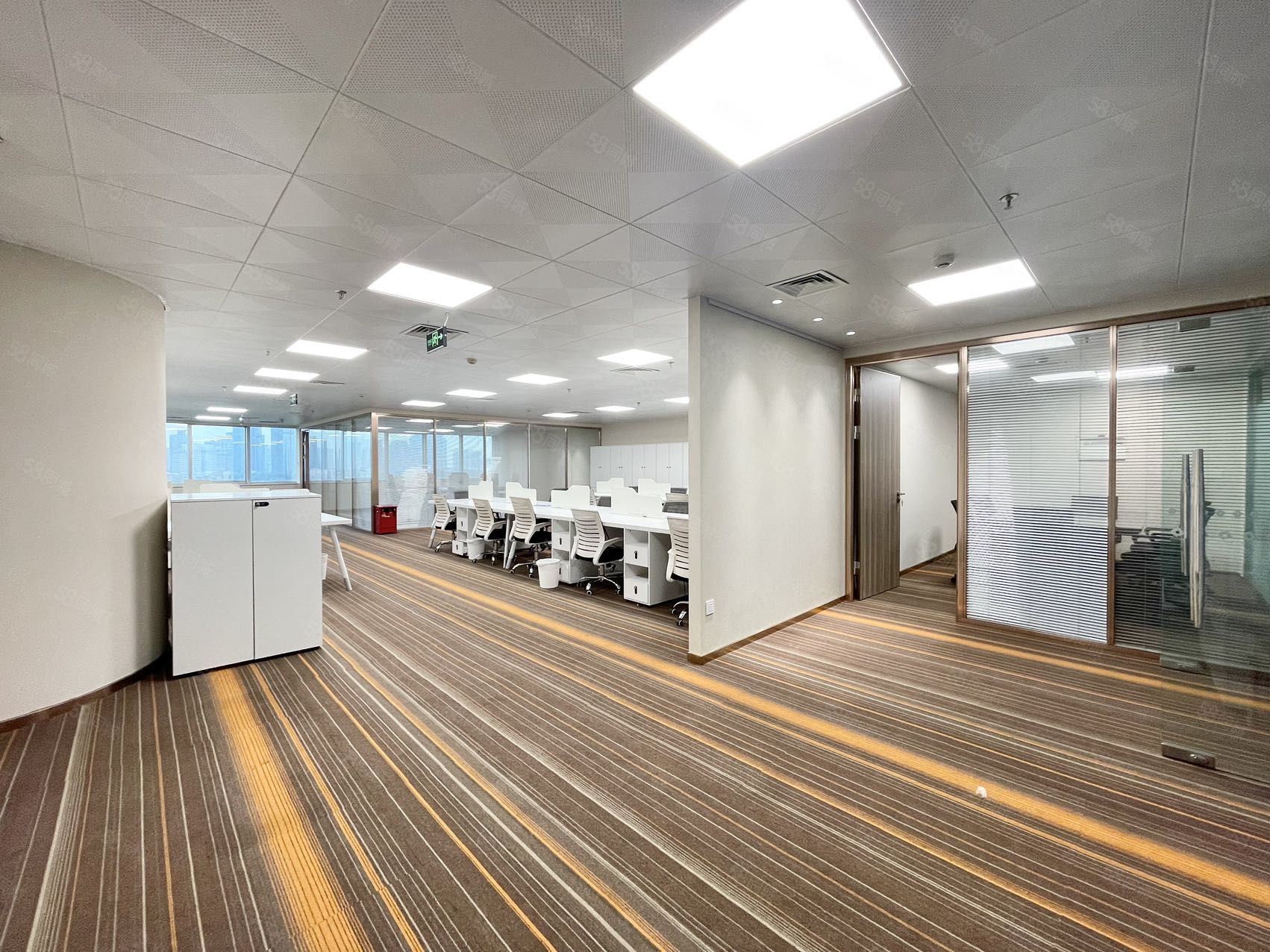 无中介费福田区域香蜜湖地铁站旁特区报业大厦379平