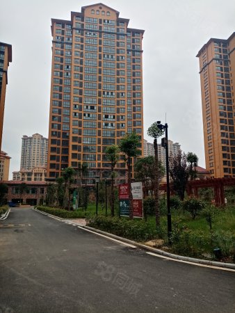 中珠阳光湾畔南阳唐河滨河路建筑年代:2017绿化率:30%建筑类别:高层