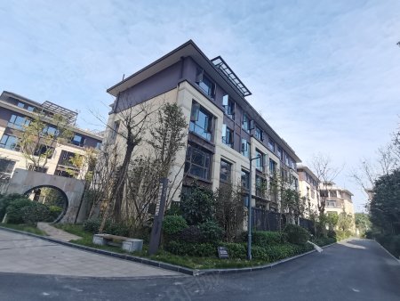 宏远凤凰栖成都邛崃市陶源路1001号建筑年代:2019绿化率:32%建筑类别