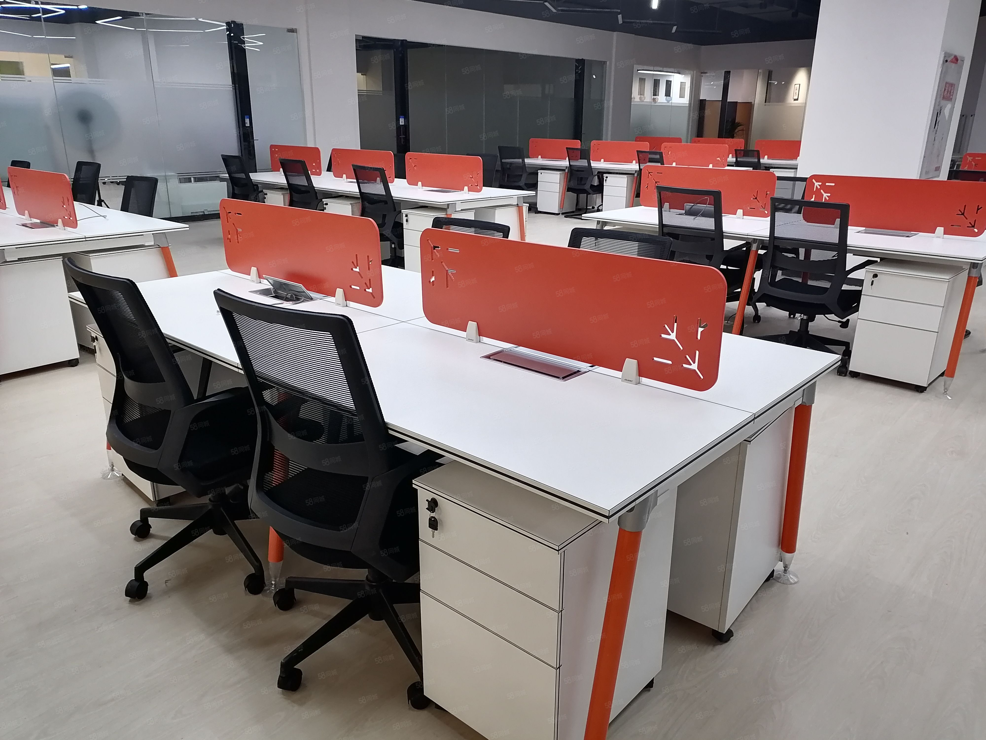 九龙坡其他美每家建材家居广场开放工位