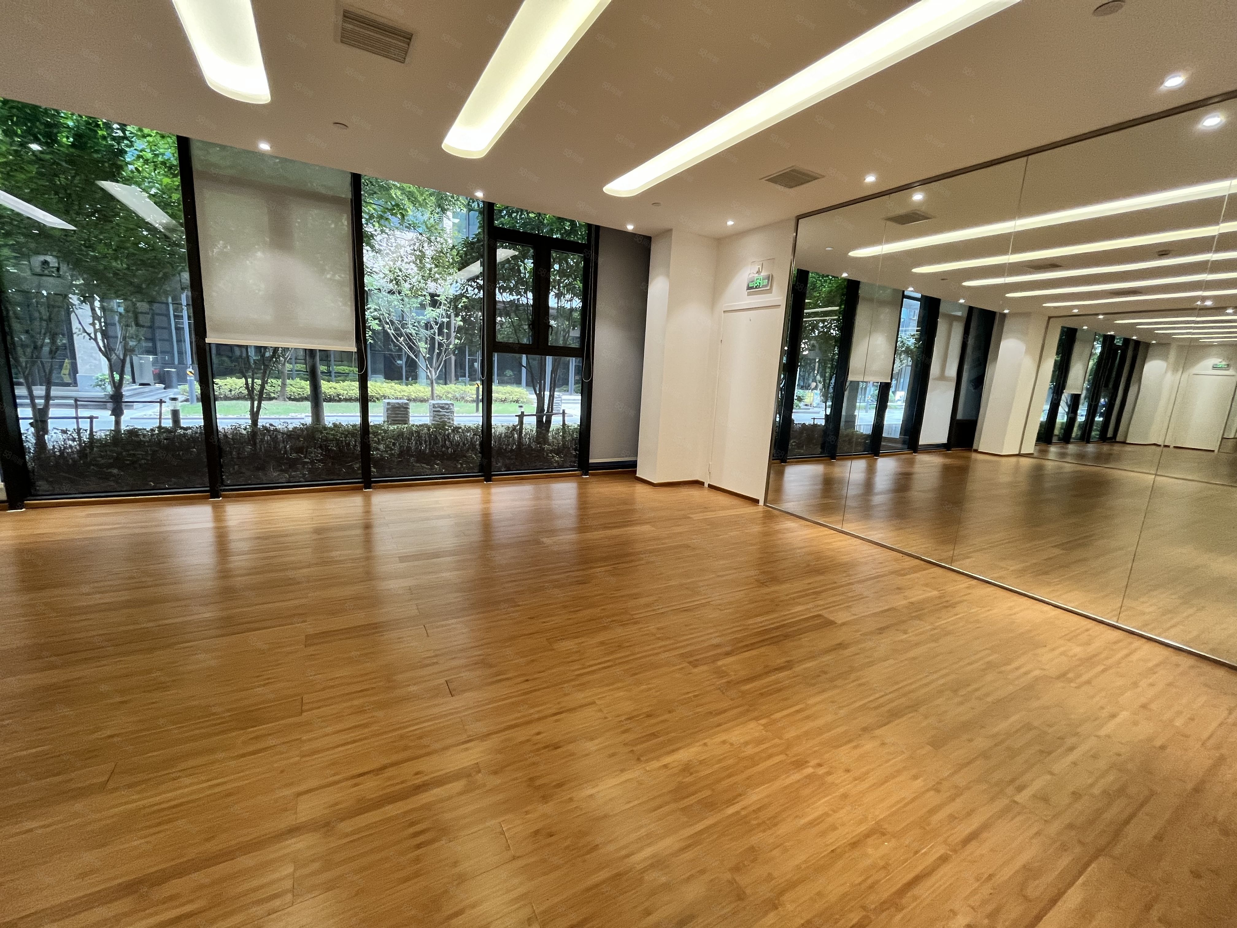 静安大宁核心区域中心广场花园式办公瑜伽房装修格局带上下水