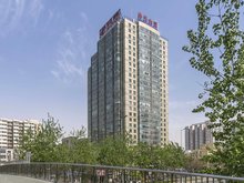 海淀西客站小马厂华天大厦120平精装带家具东南朝向