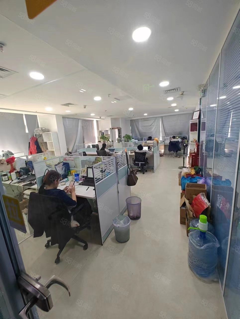 海淀区黄庄地铁口豪景大厦240平办公室出租