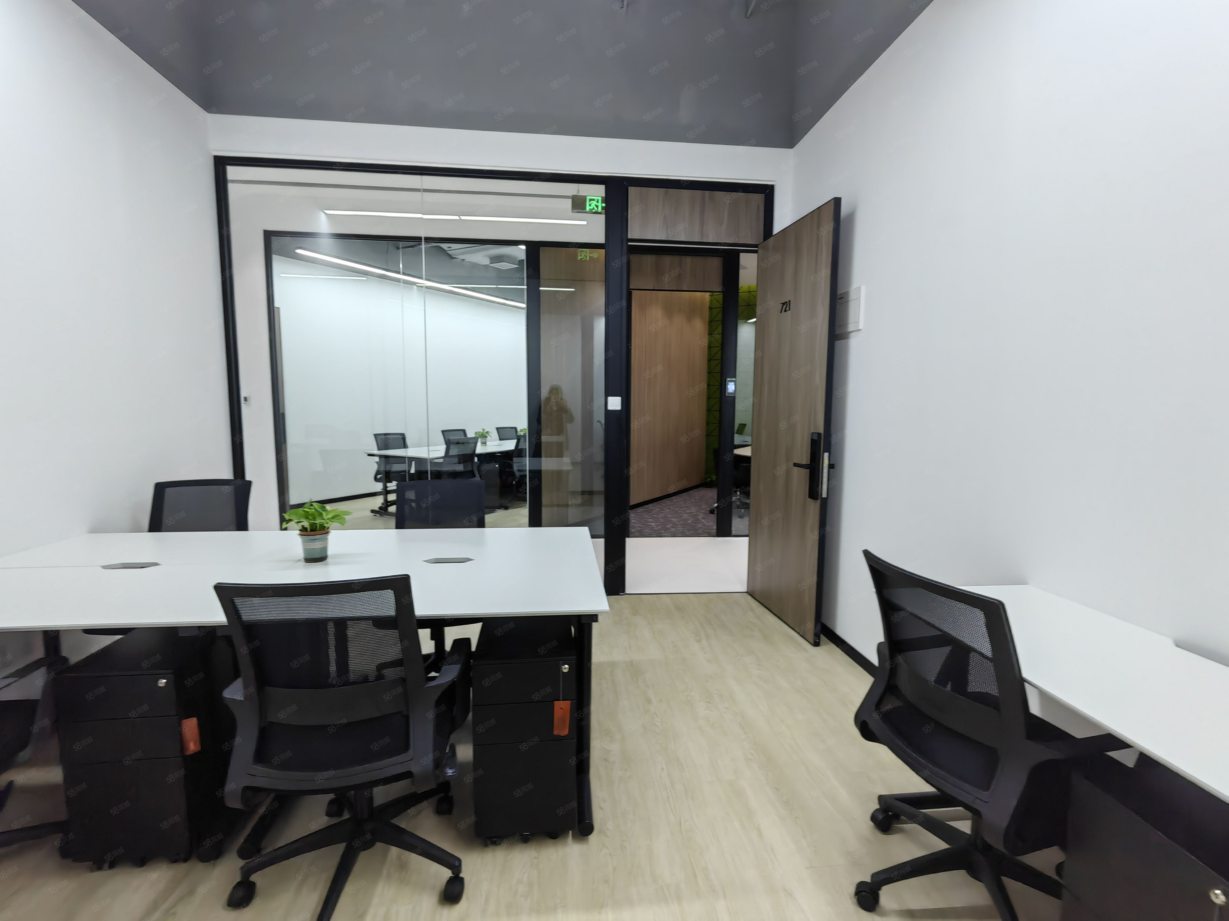 智业汇华源世界广场商业独立办公室8人间