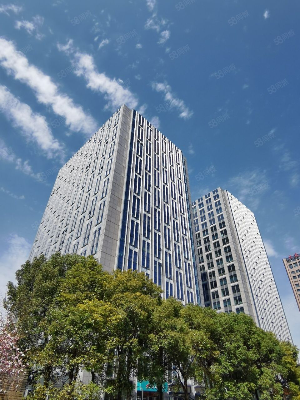 宜山路宏汇国际广场精装420平5隔断可容纳58工位