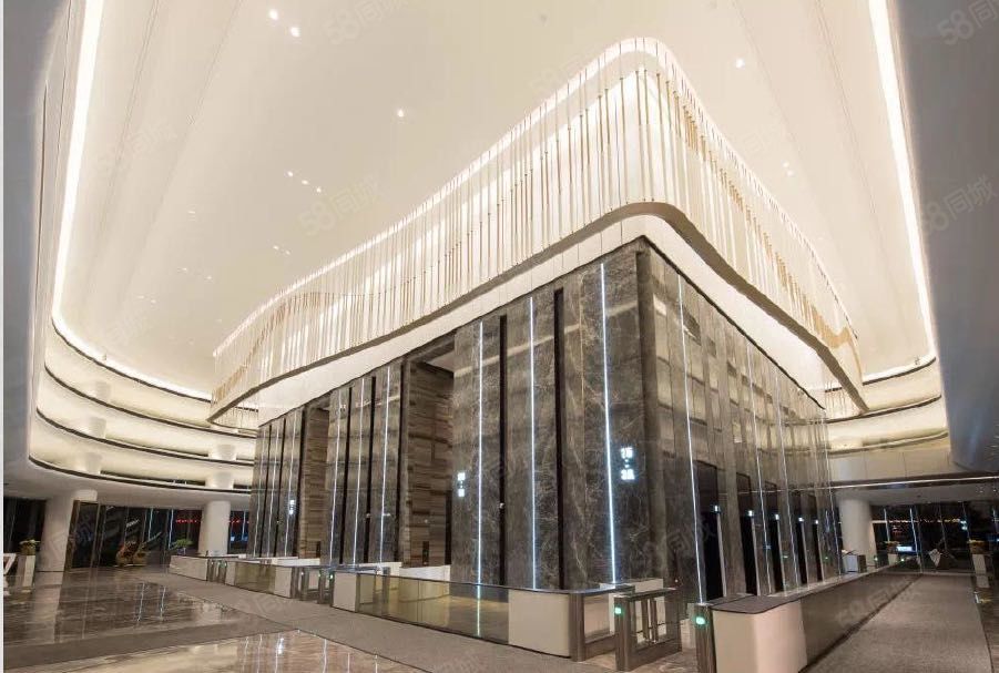 侨鑫国际金融中心户型方正双面采光高区视野好大气前台