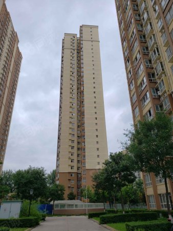 东城花园西安鄠邑许滨路建筑年代:2004绿化率:22%建筑类别:高层一室两