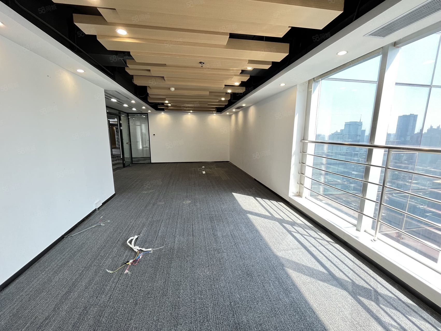 东照大厦南向正对电梯口9个房间大气前台精装修