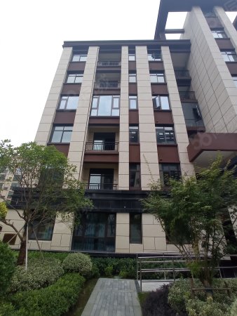 国投西城首府阜阳太和椿樱大道,近解放路建筑年代:2008绿化率:30%建筑