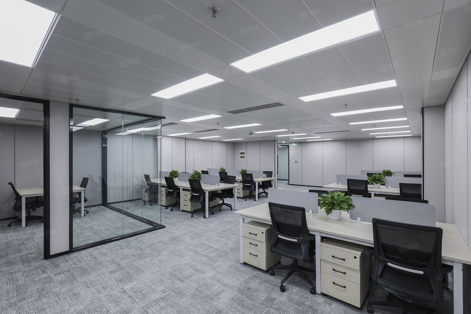 三元桥丨鹏润大厦丨高区特价办公室丨精装带家具丨45元出租丨