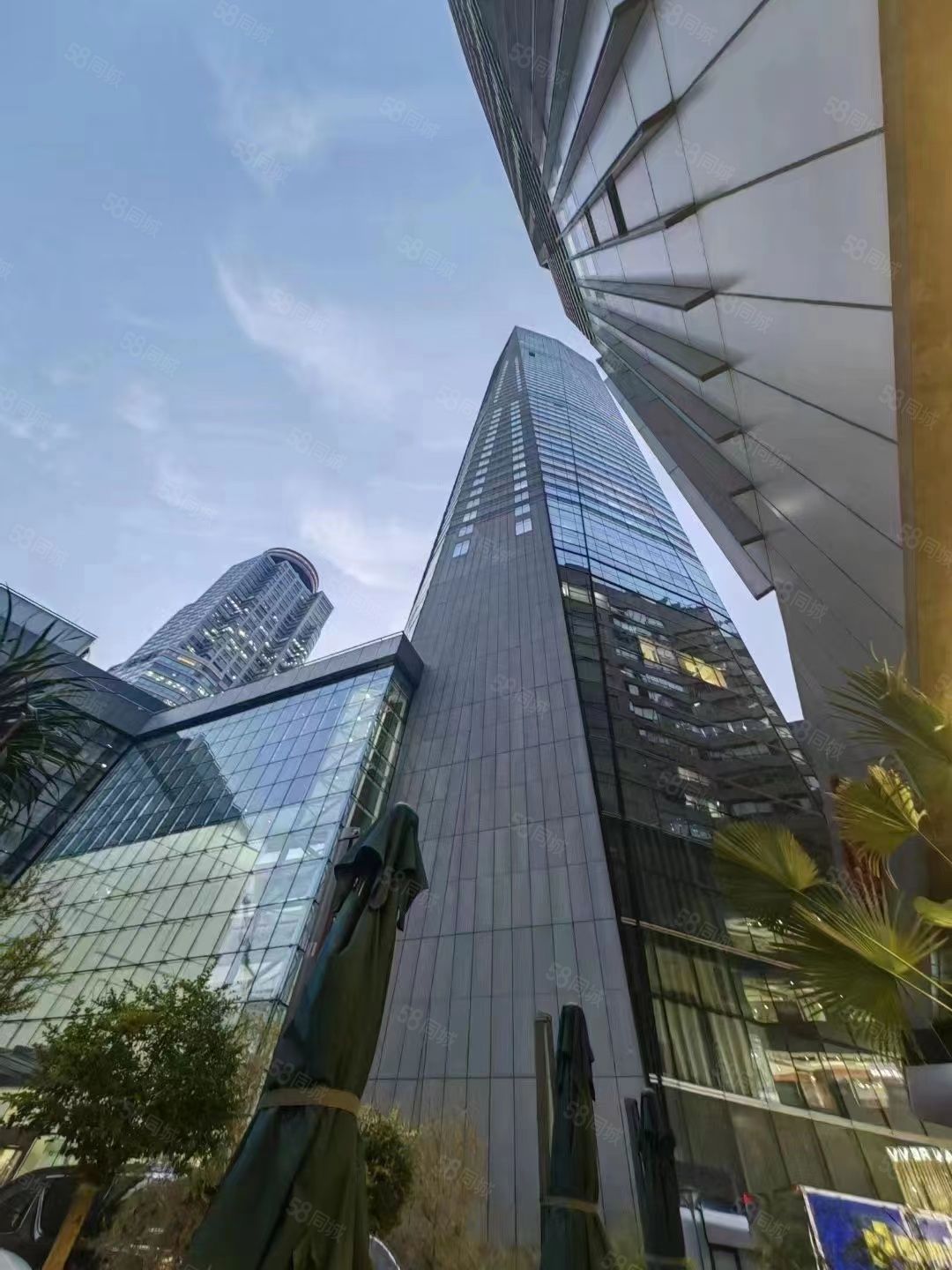 新街口南京中心大厦精装修带家具拎包办公